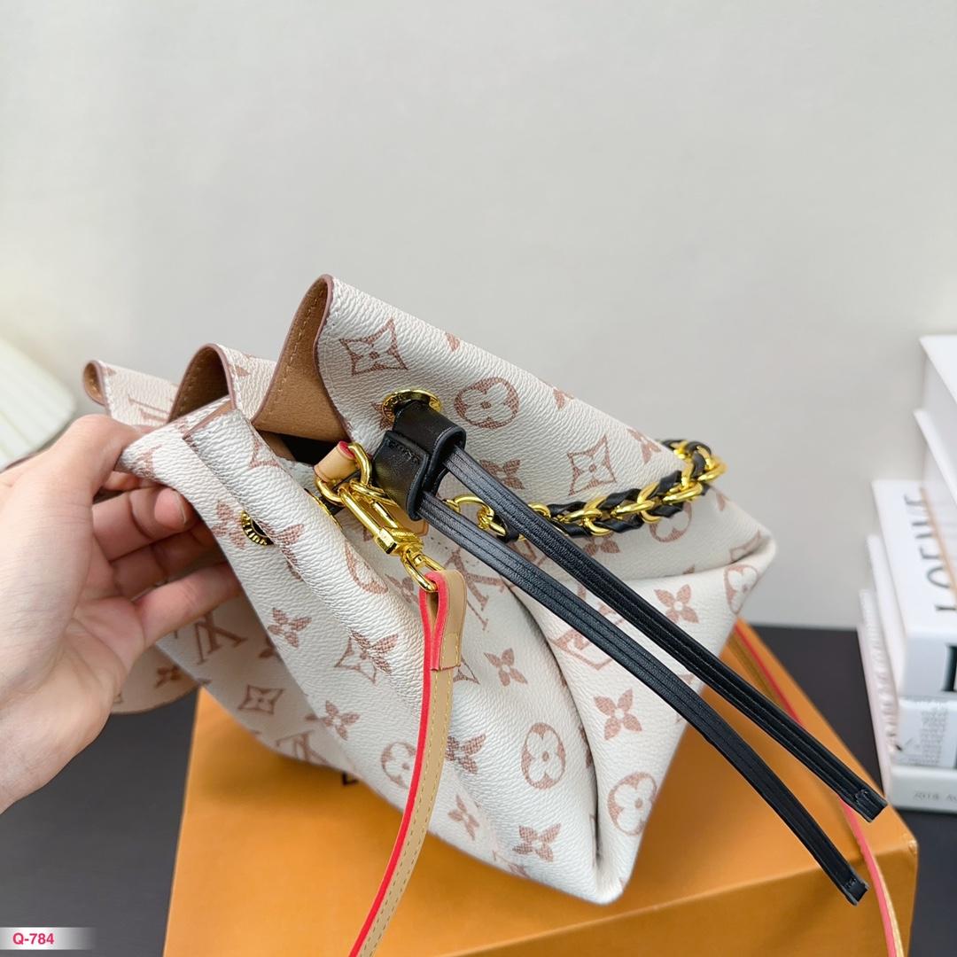 Replica Louis Vuitton Bag 22*19CM