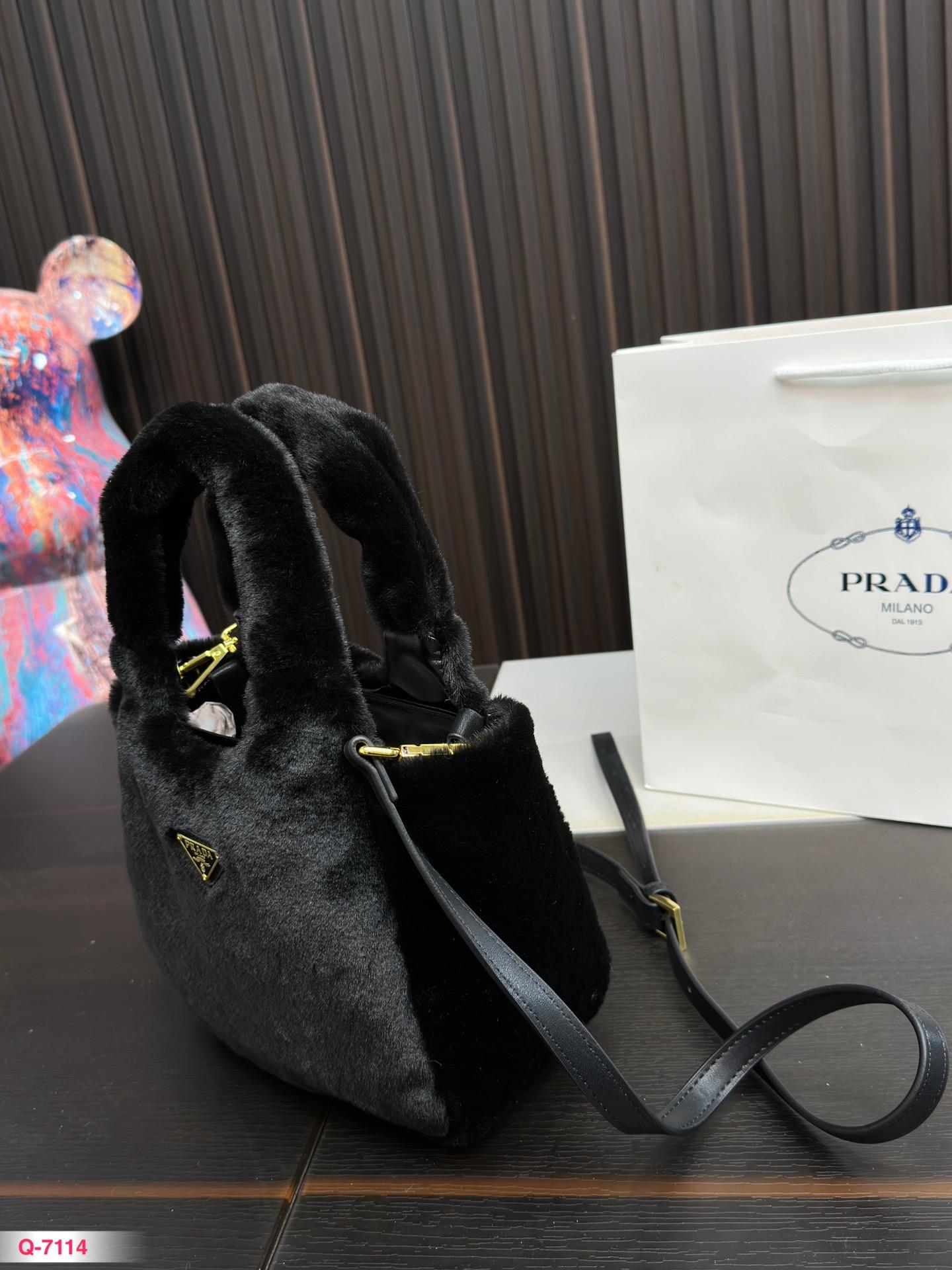 Replica Prada Bag 20*16CM