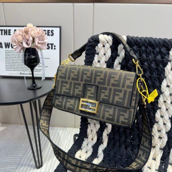 Replica Fendi Bag 14*25CM