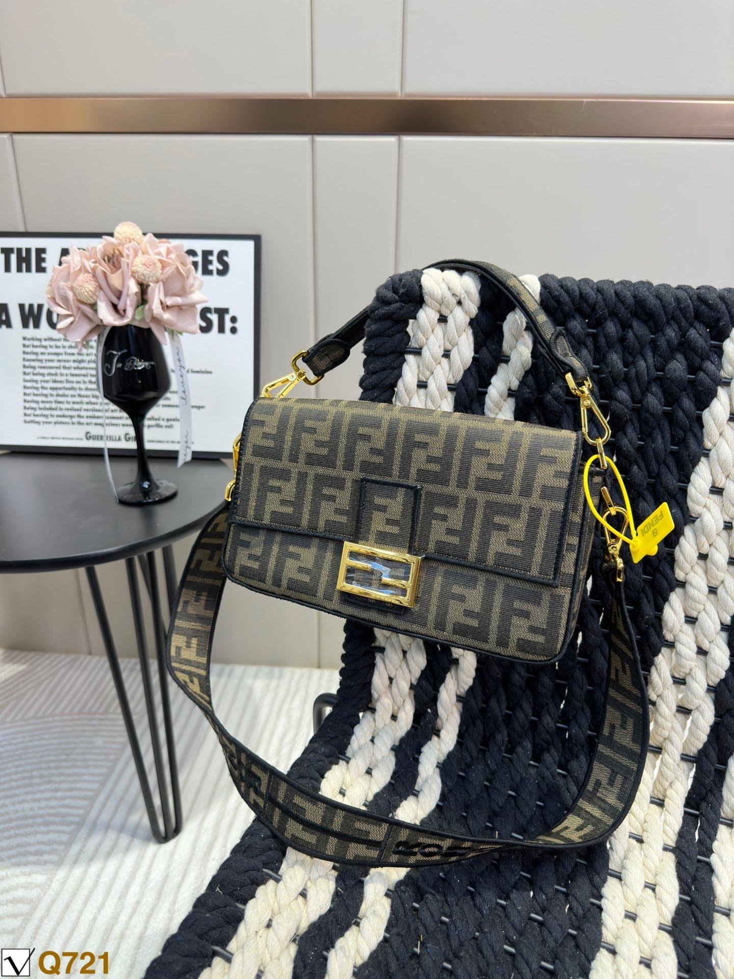 Replica Fendi Bag 14*25CM