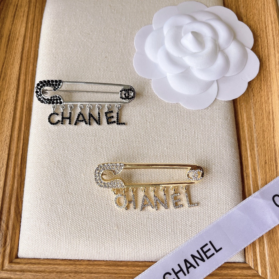 Replica CHANEL Brooch
