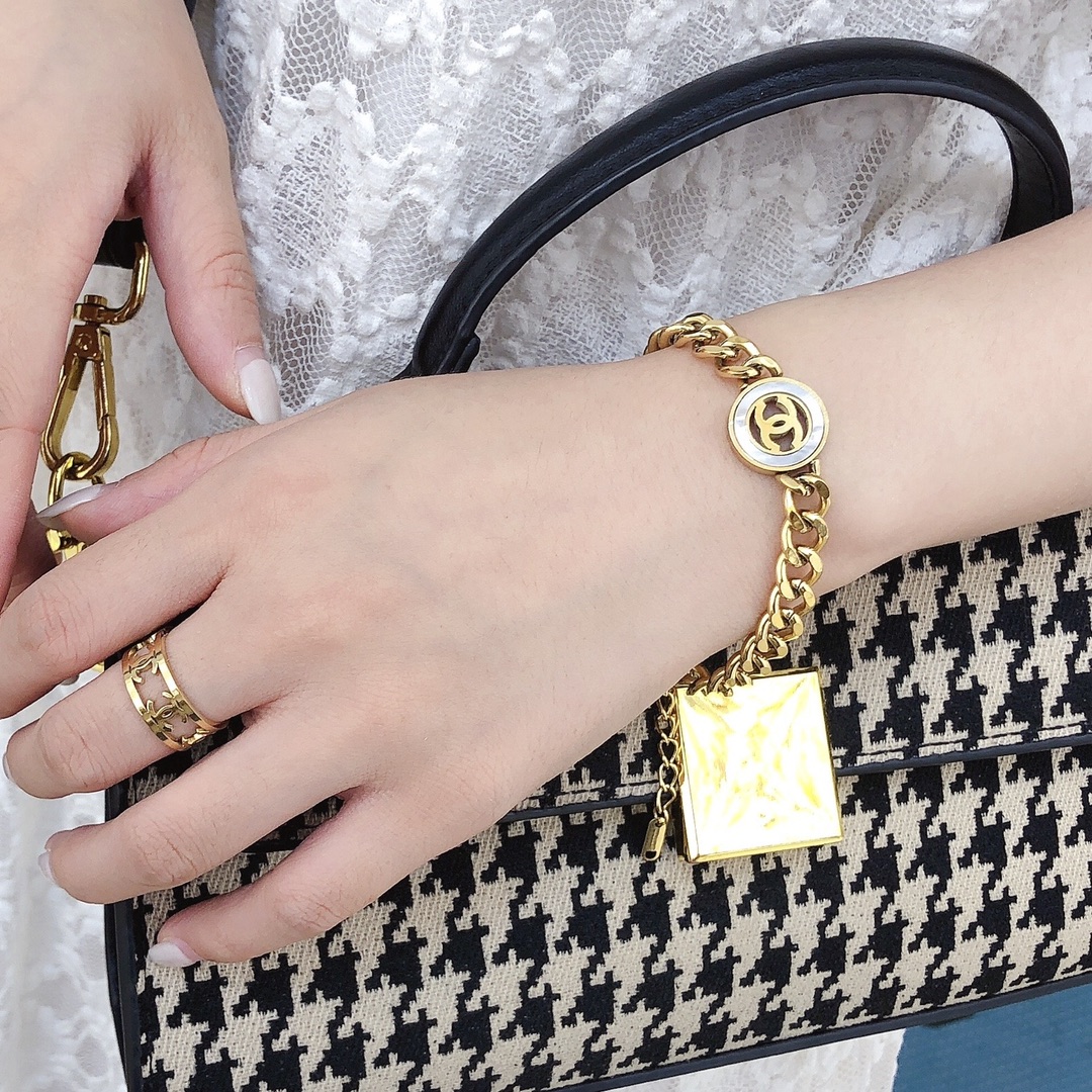 Replica CHANEL Bracelet