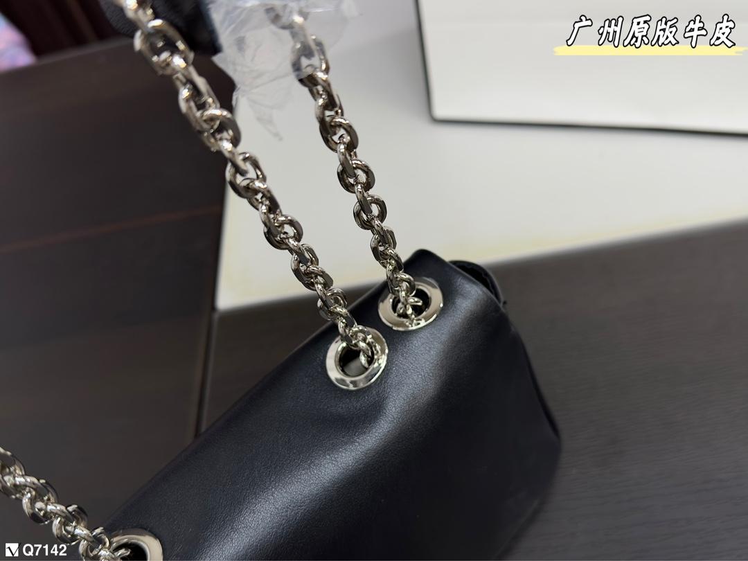 Replica Chanel Bag 12*20CM