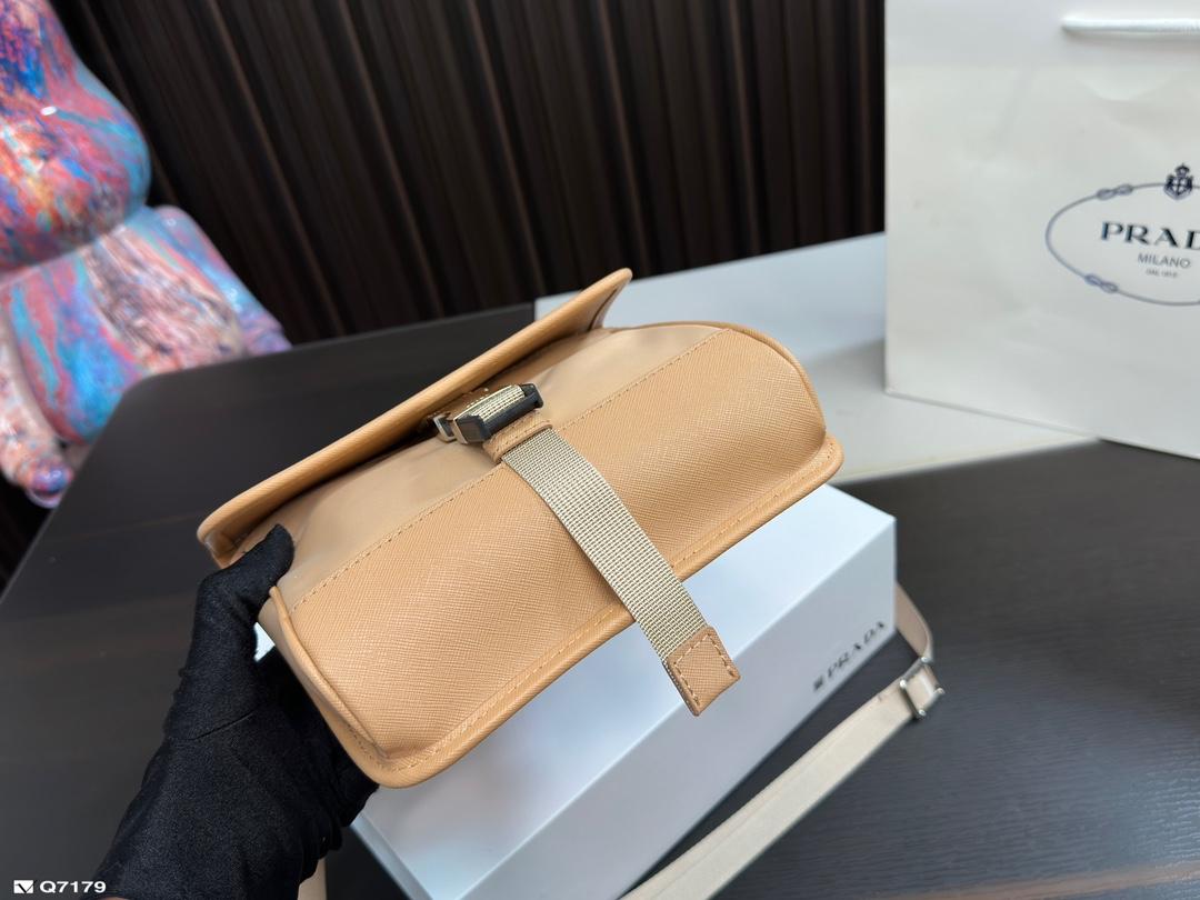 Replica Prada Bag 15*19CM