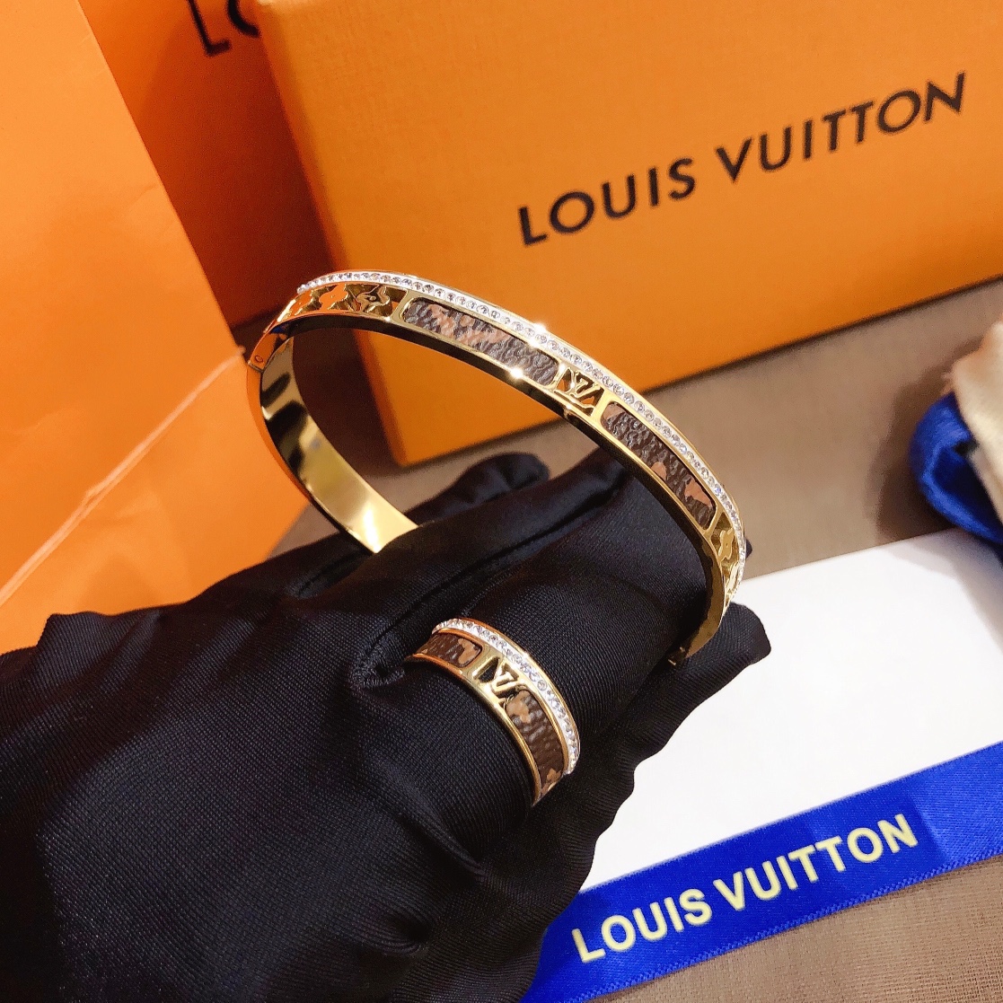 Replica LOUIS VUITTON Ring
