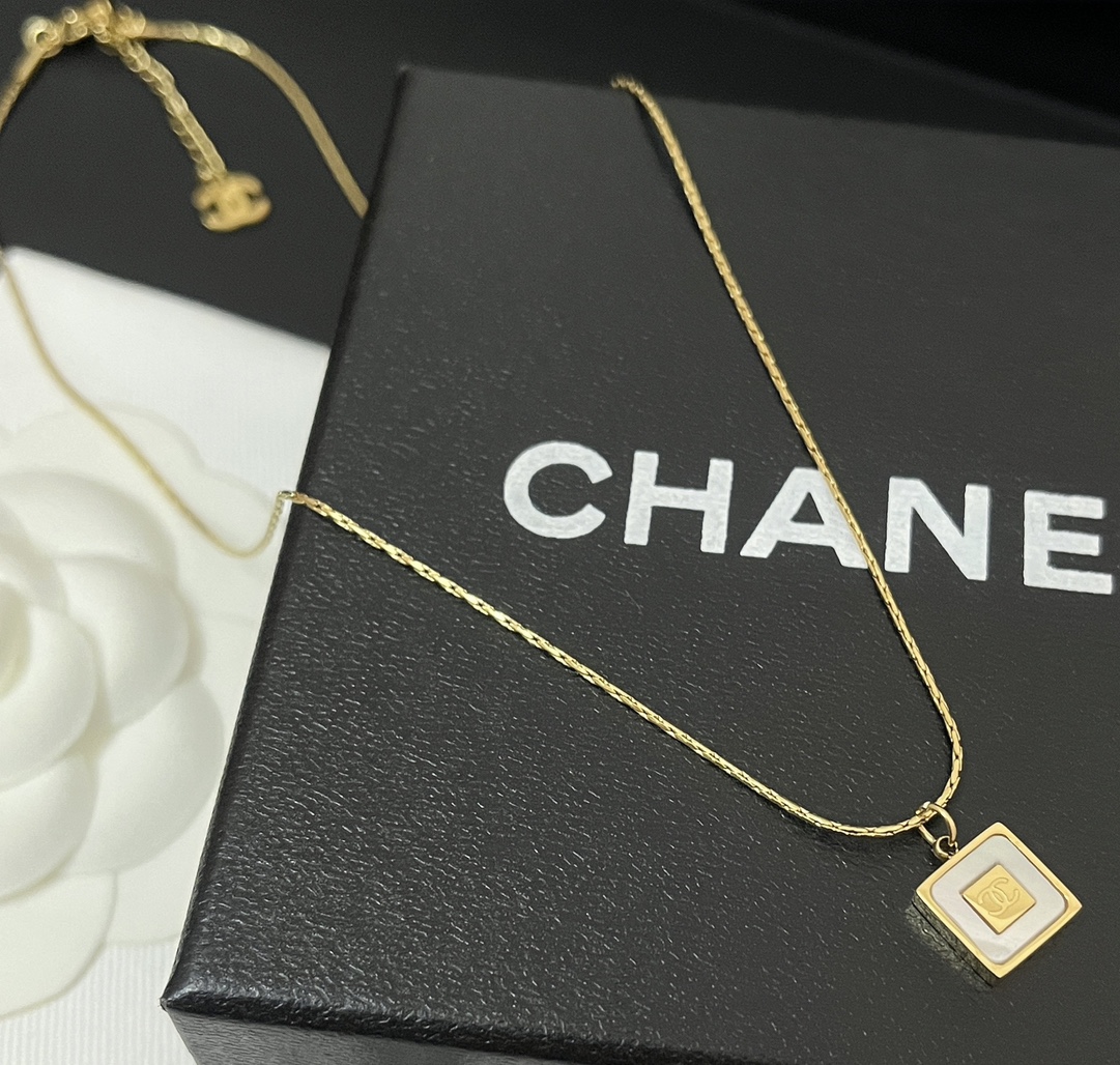 Replica CHANEL Necklace