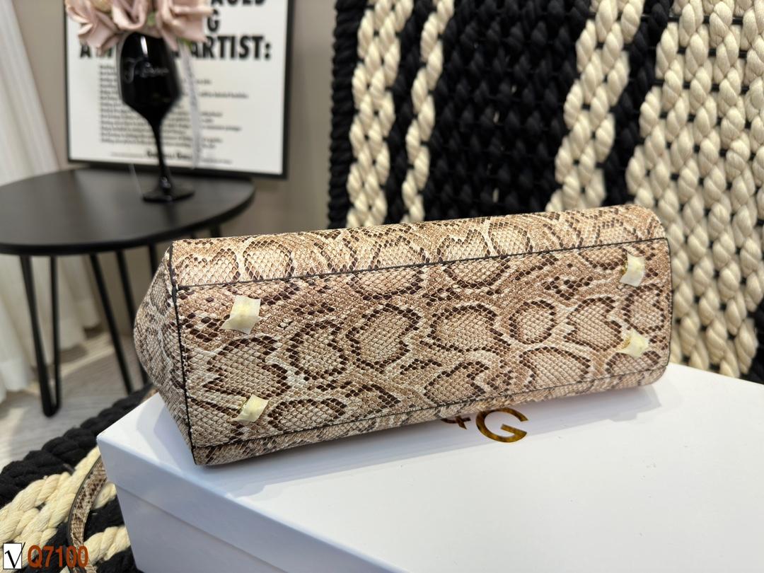 Replica Dolce Gabbana Bag 21*18CM