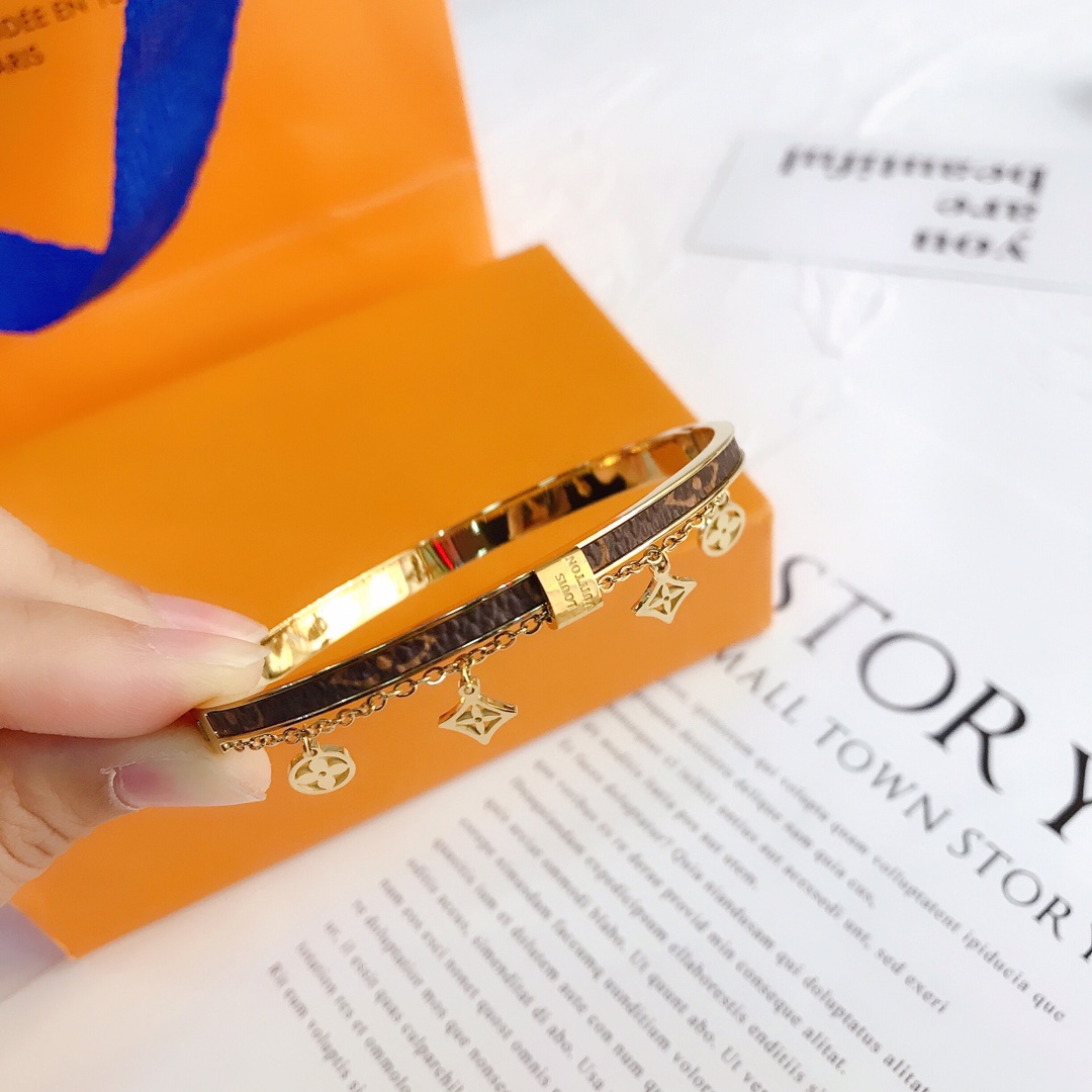 Replica LOUIS VUITTON Bangle