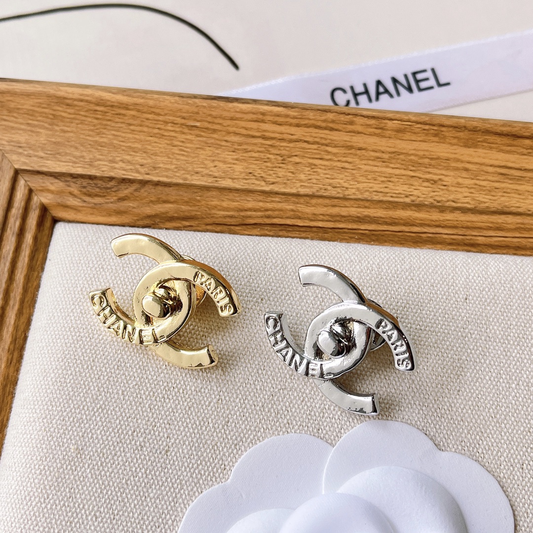 Replica CHANEL Brooch