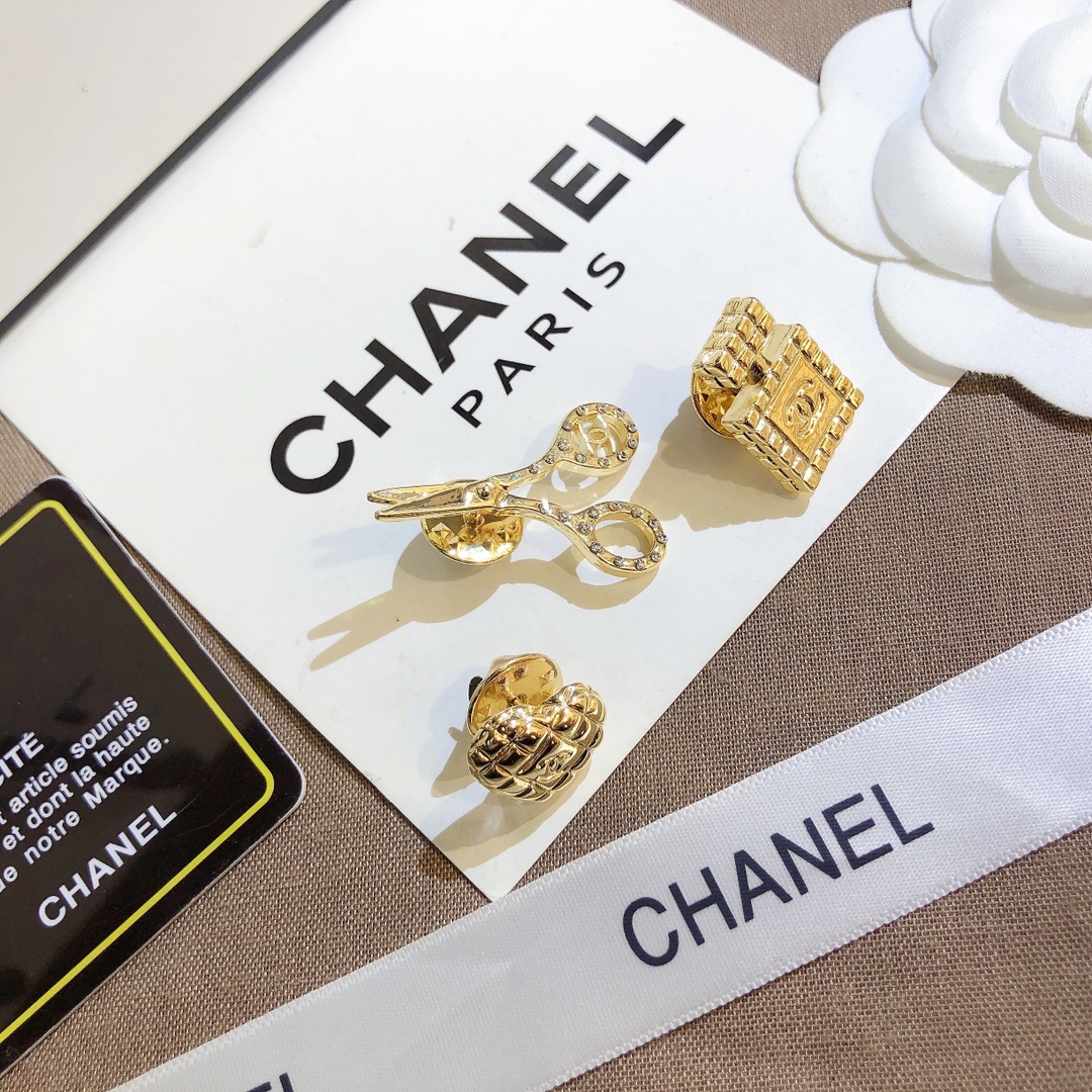 Replica CHANEL Brooch