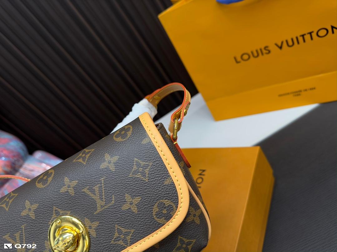 Replica Louis Vuitton Bag 13*22CM