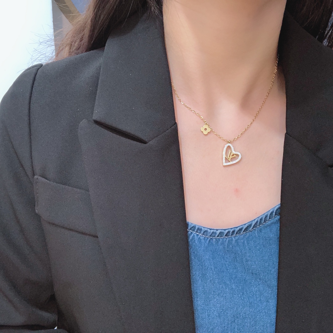 Replica LOUIS VUITTON Necklace