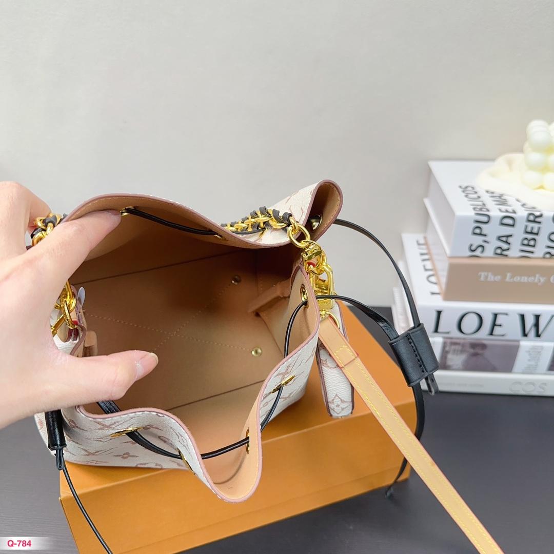 Replica Louis Vuitton Bag 22*19CM