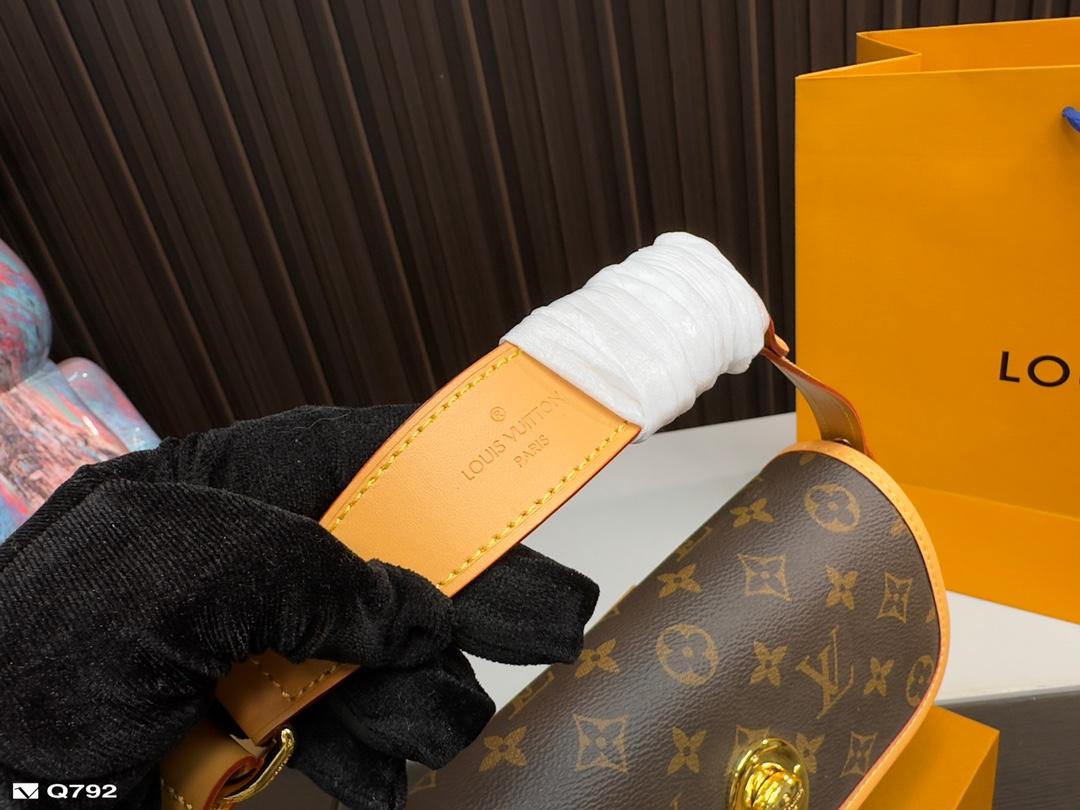 Replica Louis Vuitton Bag 13*22CM