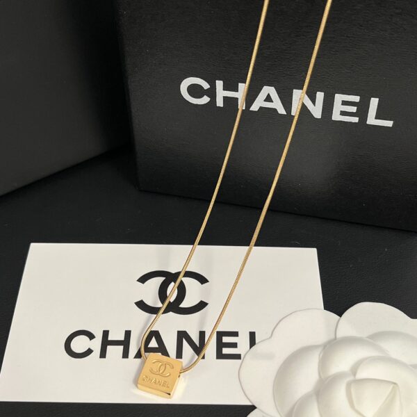 Replica CHANEL Necklace