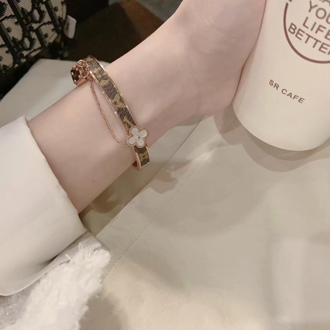 Replica LOUIS VUITTON Bangle