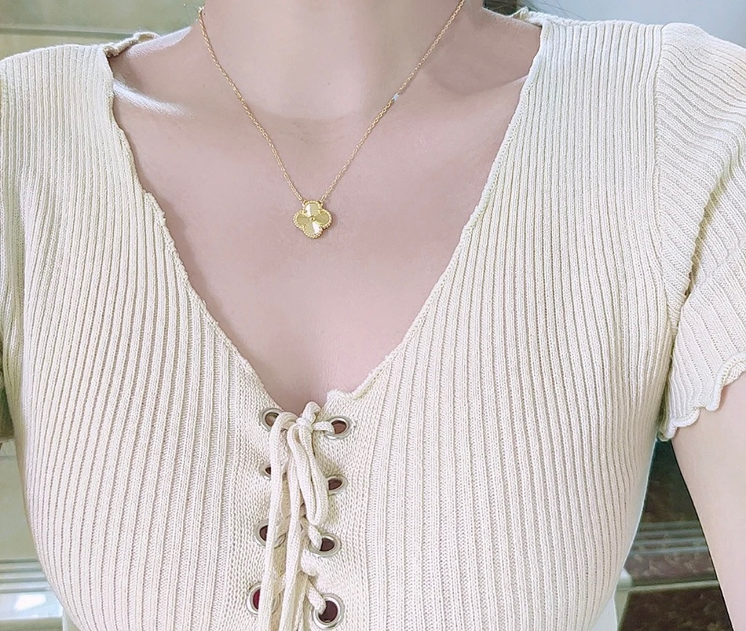 Replica VanCleef Arpels Necklace
