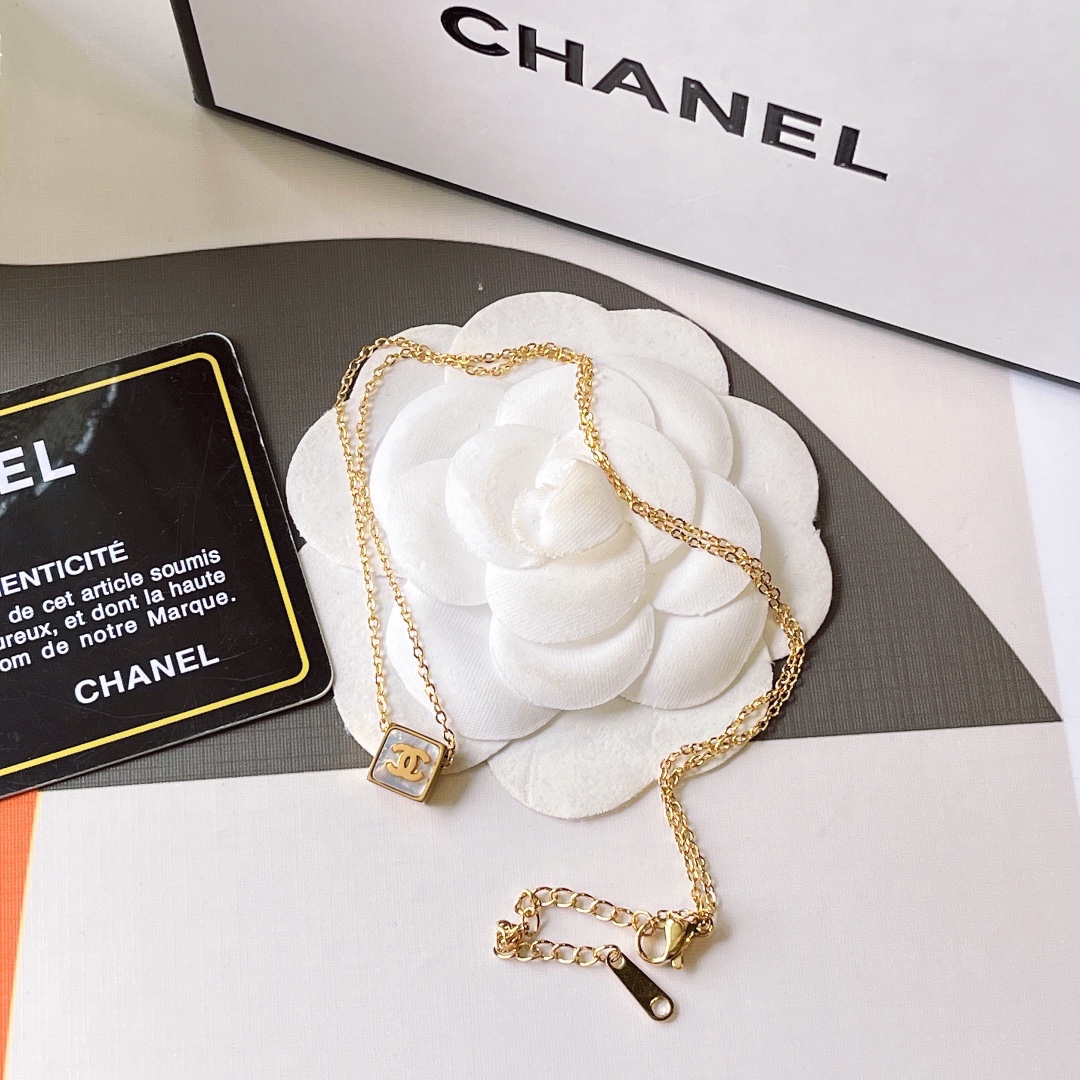 Replica CHANEL Necklace