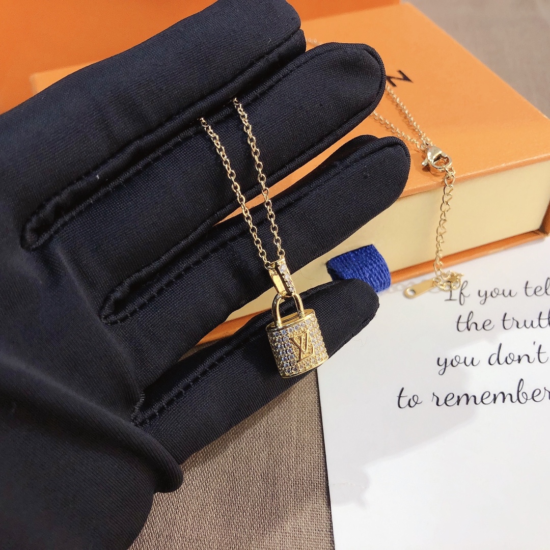 Replica LOUIS VUITTON Necklace