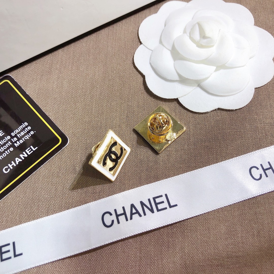 Replica CHANEL Brooch