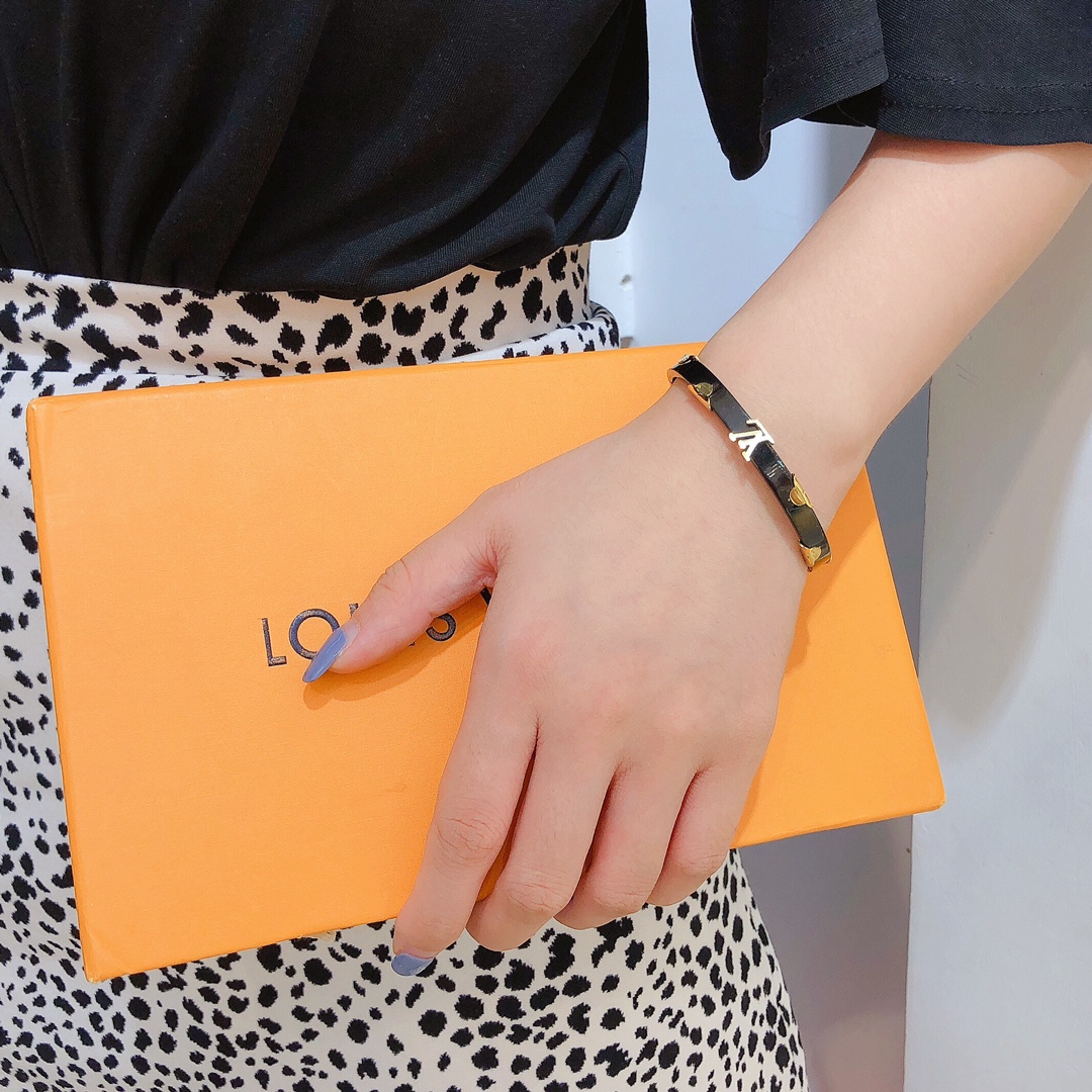 Replica LOUIS VUITTON Bangle