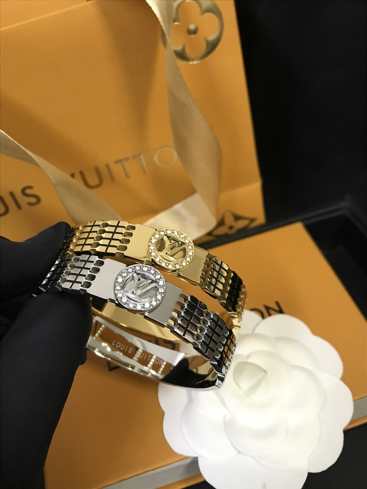 Replica LOUIS VUITTON Bangle