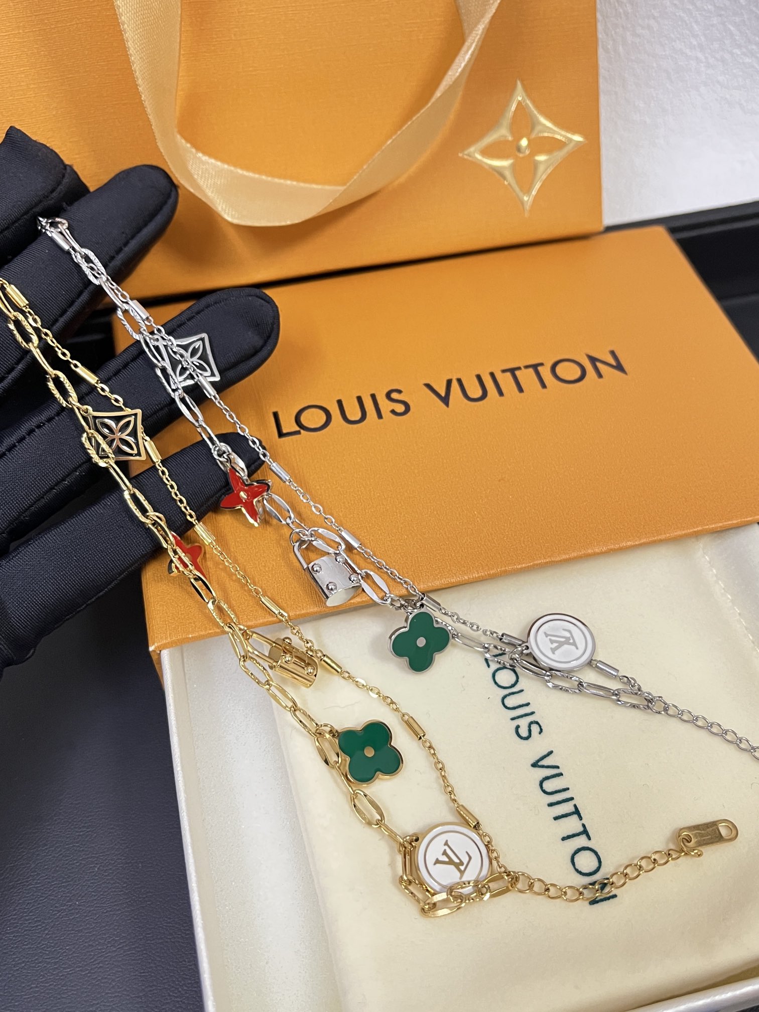 Replica LOUIS VUITTON Bracelet