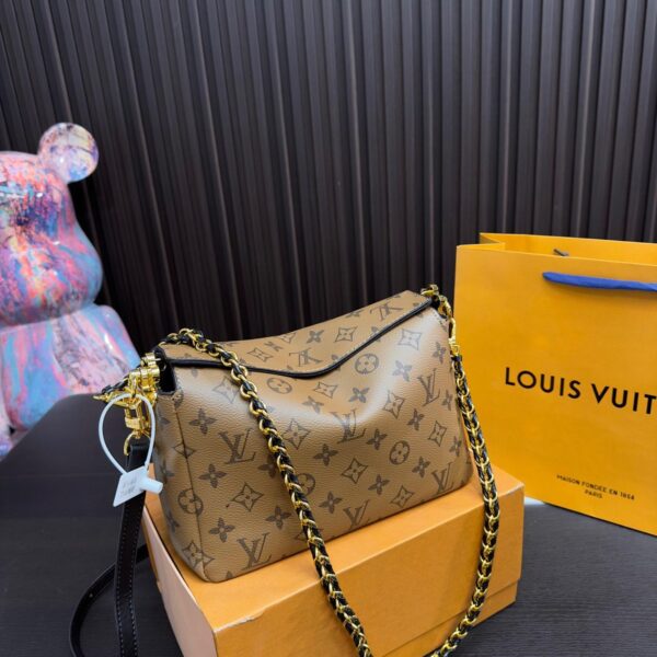 Replica Louis Vuitton Bag 23*15CM