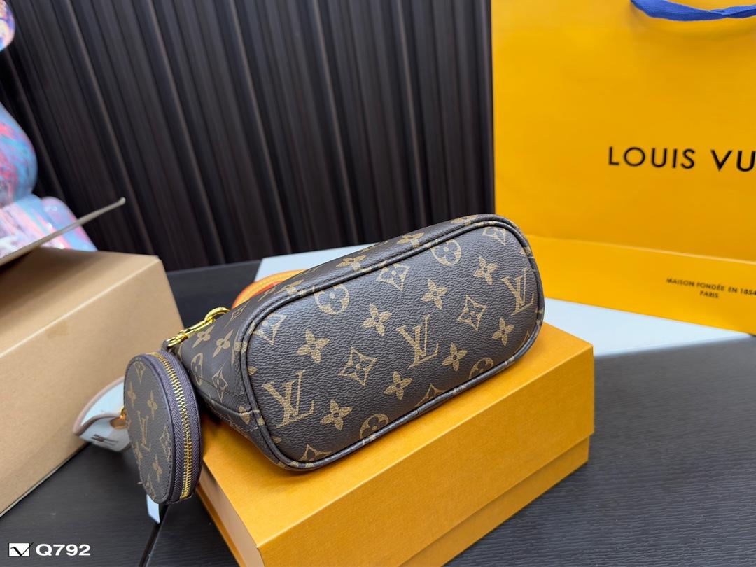 Replica Louis Vuitton Bag 13*19CM