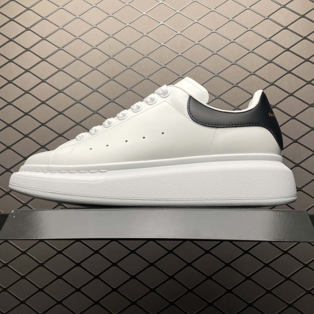 Replica Alexander McQueen Shoe Alexander McQueen size 35-45 with half size.a