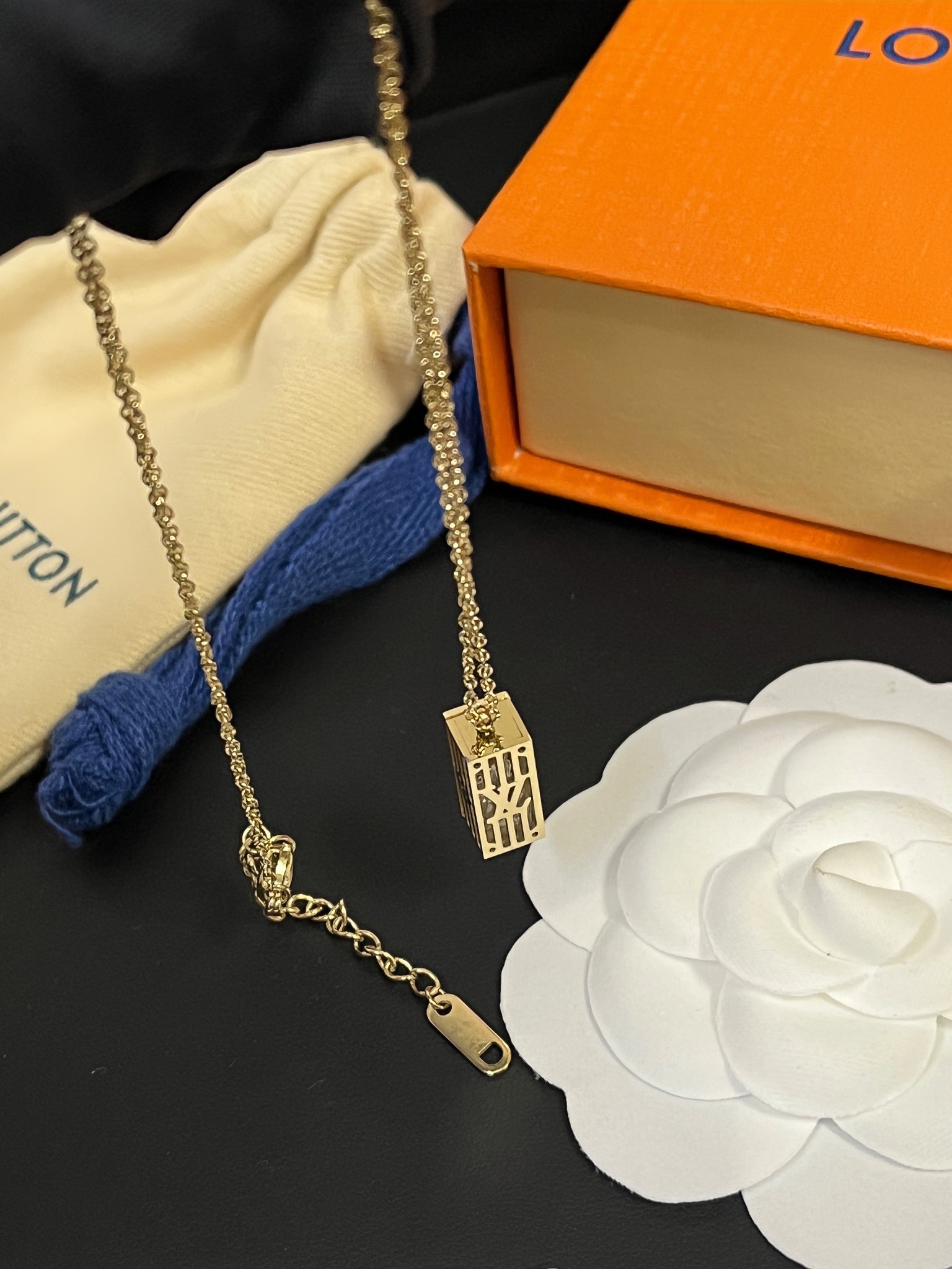 Replica LOUIS VUITTON Necklace