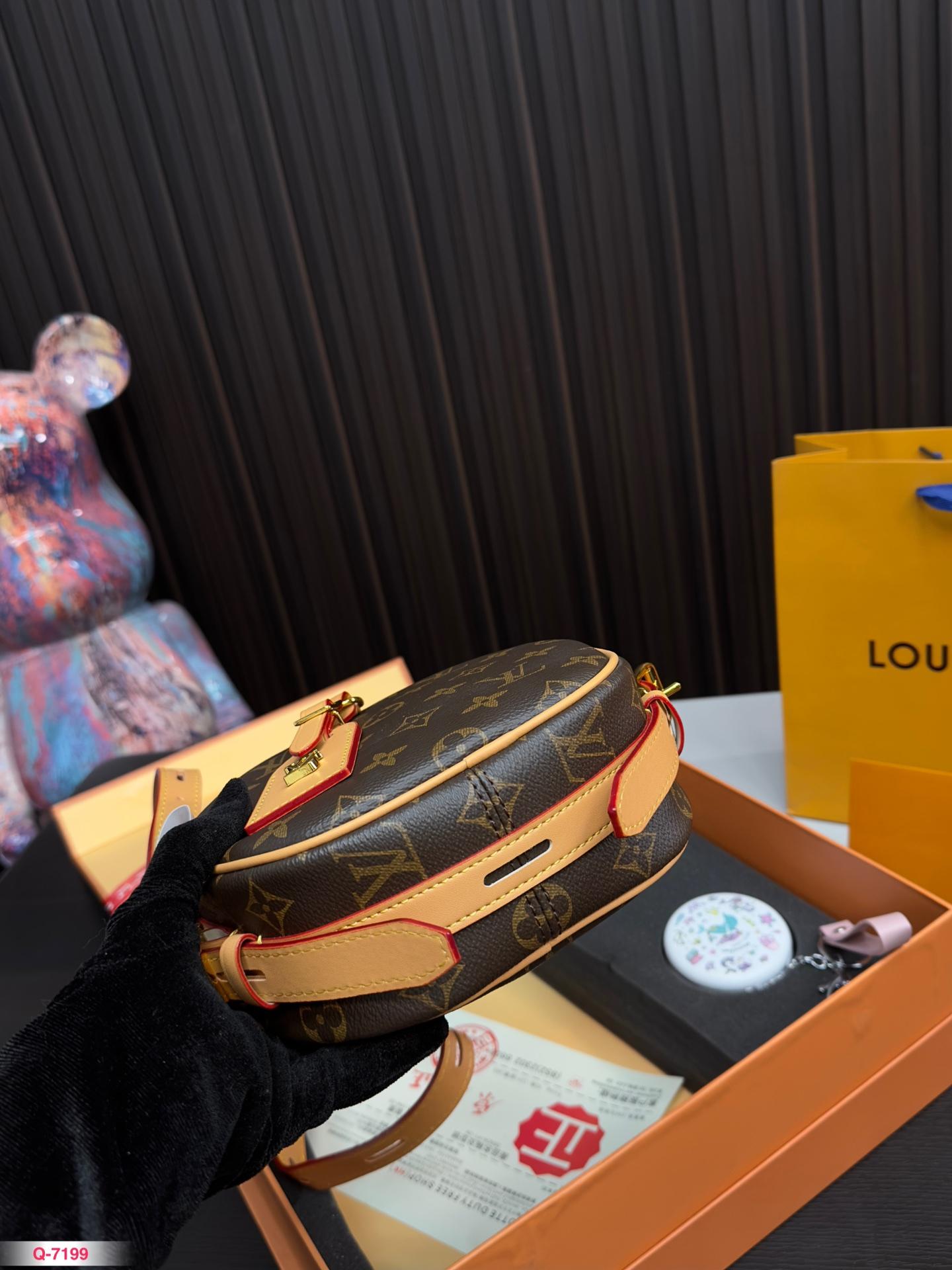 Replica Louis Vuitton Bag set 17*16CM