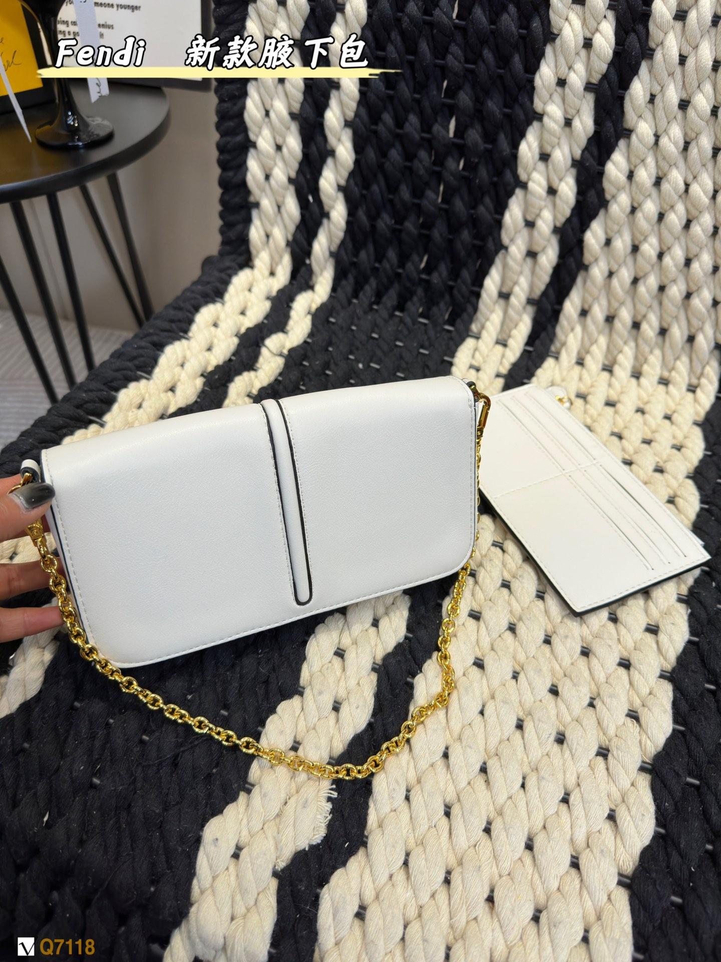 Replica Fendi Bag 21.4*11CM