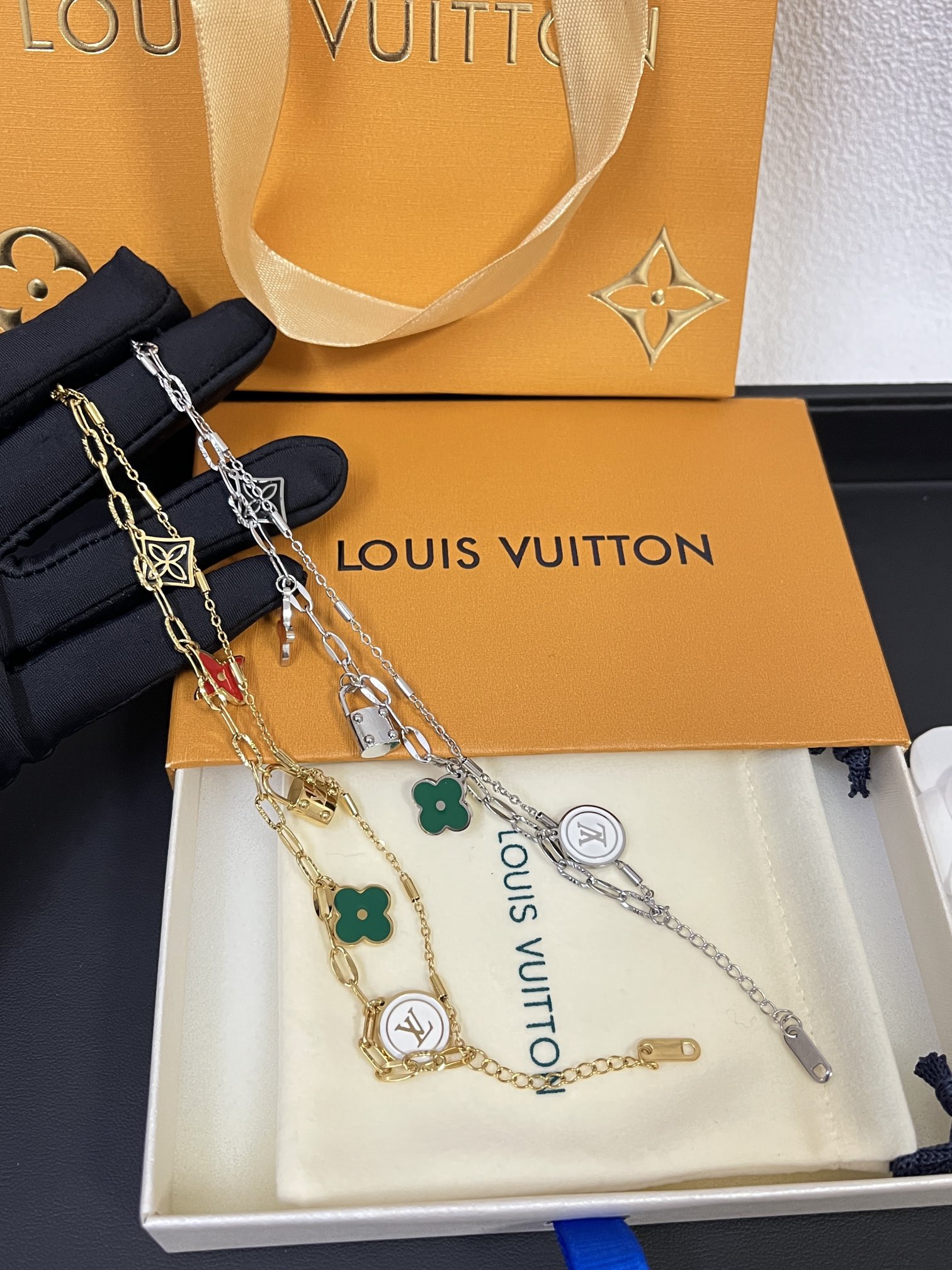 Replica LOUIS VUITTON Bracelet