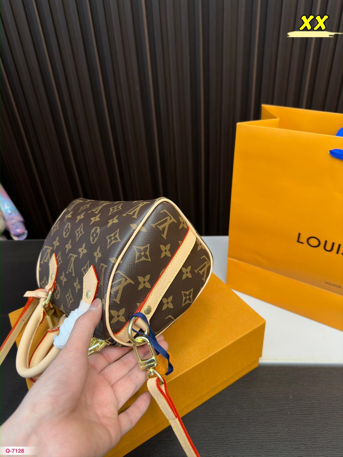 Replica Louis Vuitton Bag 14*20CM
