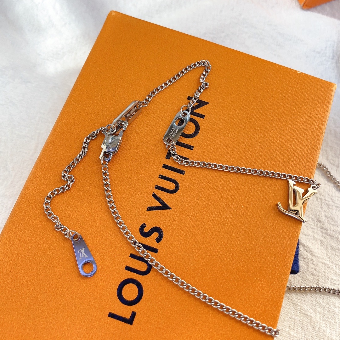 Replica LOUIS VUITTON Necklace