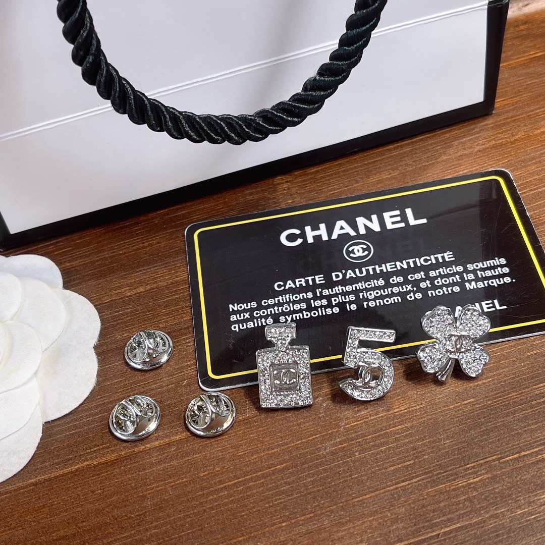Replica CHANEL Brooch