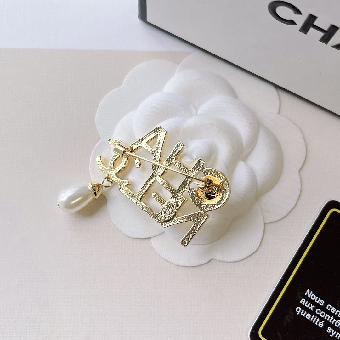 Replica CHANEL Brooch