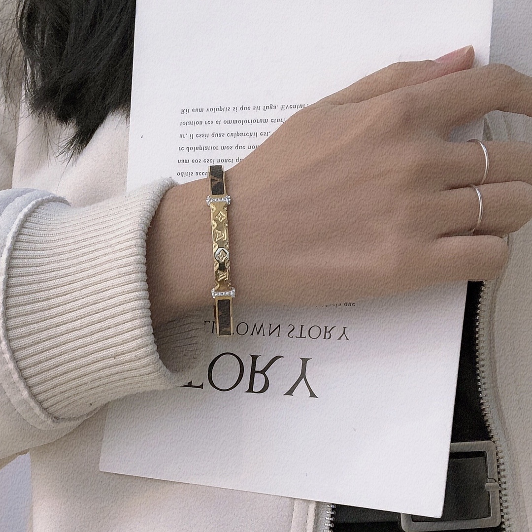 Replica LOUIS VUITTON Bangle