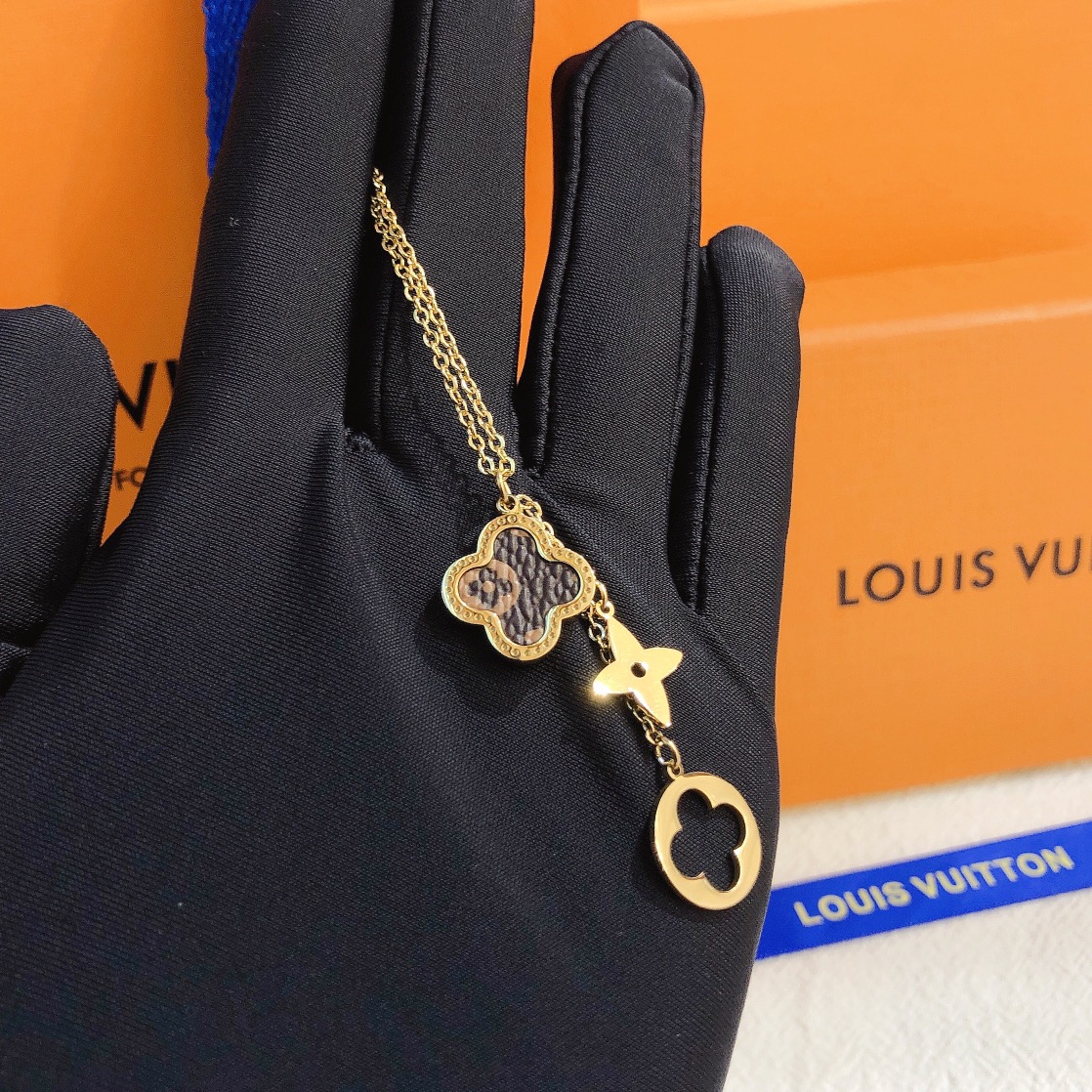 Replica LOUIS VUITTON Necklace