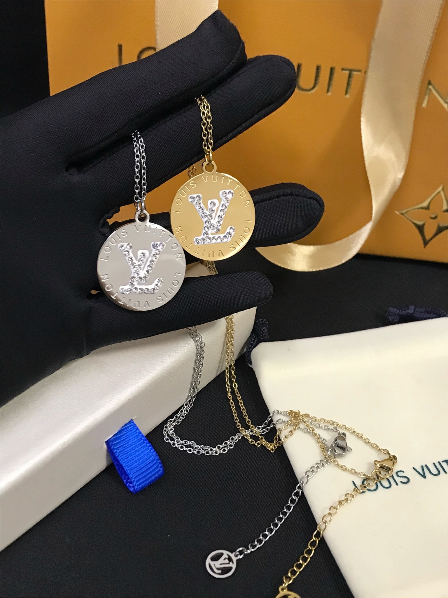 Replica LOUIS VUITTON Necklace