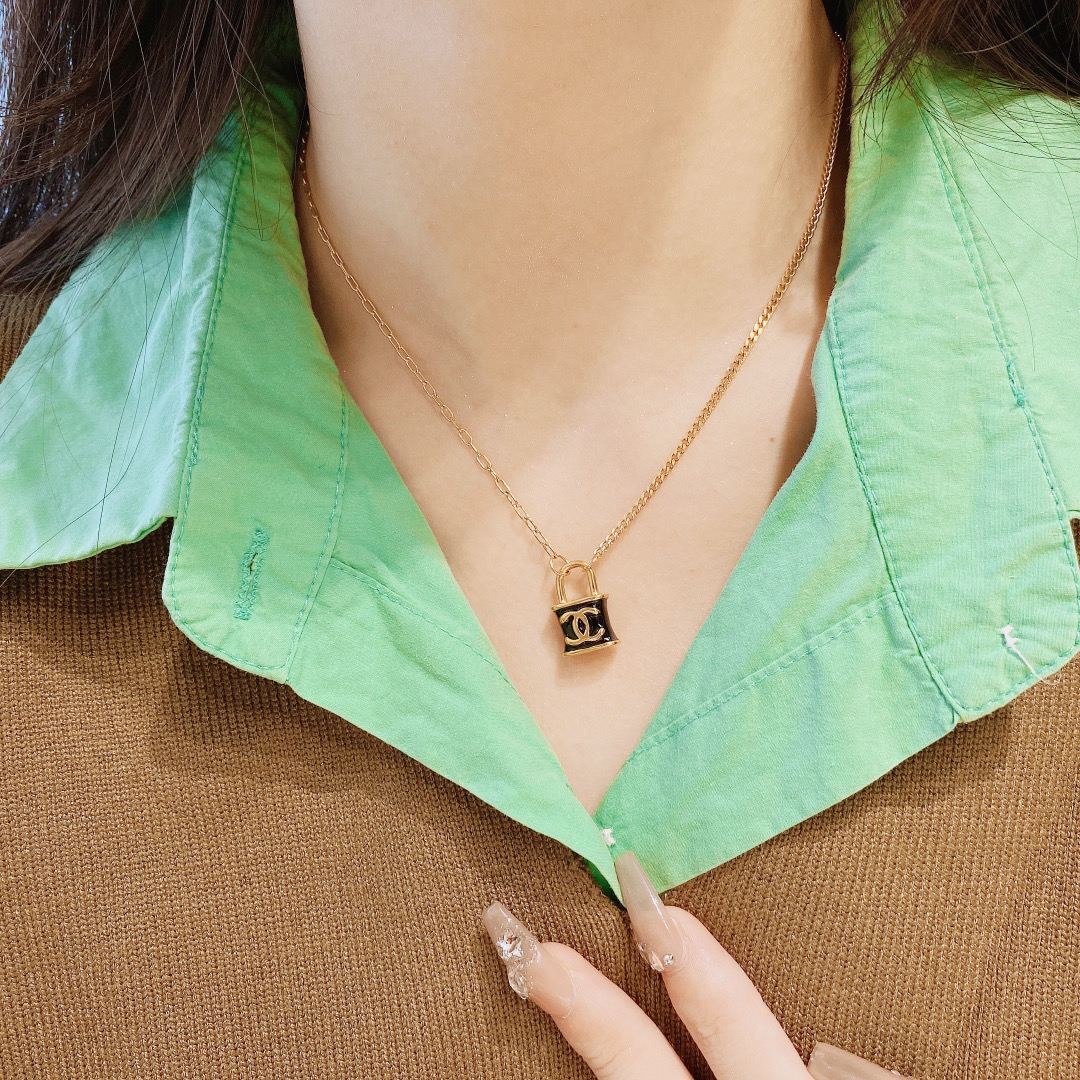 Replica CHANEL Necklace