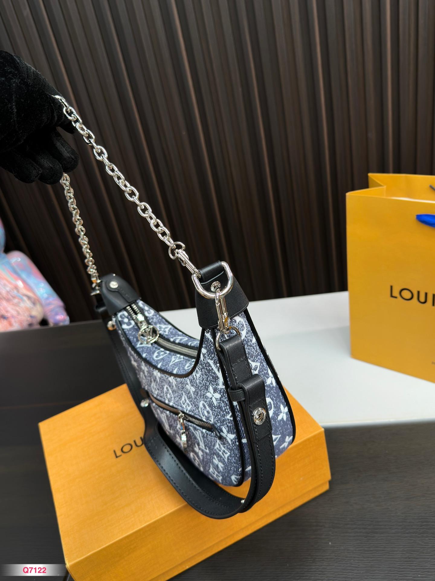 Replica Louis Vuitton Bag 12*22CM