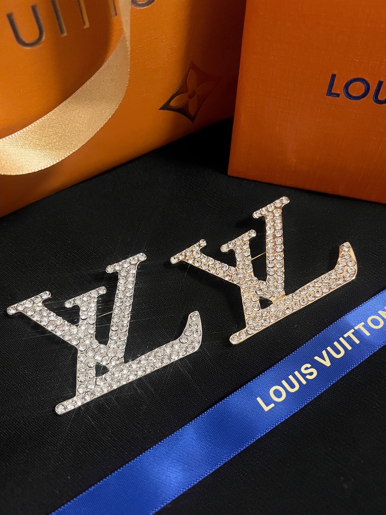 Replica LOUIS VUITTON Brooch