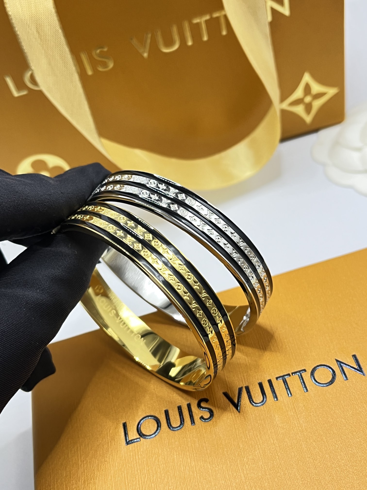 Replica LOUIS VUITTON Bangle