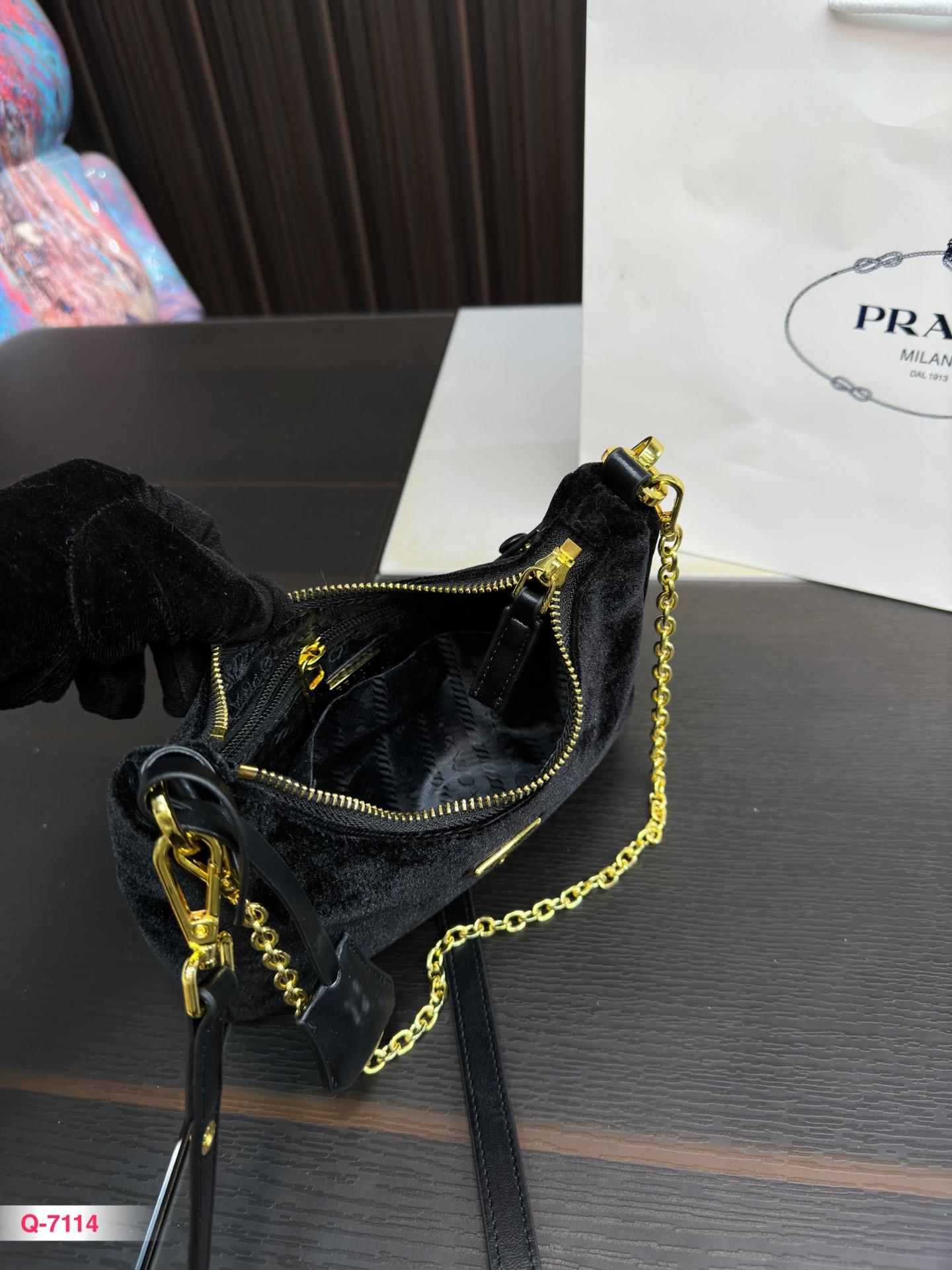 Replica Prada Bag 22*16CM