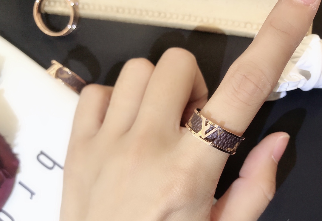 Replica LOUIS VUITTON Ring