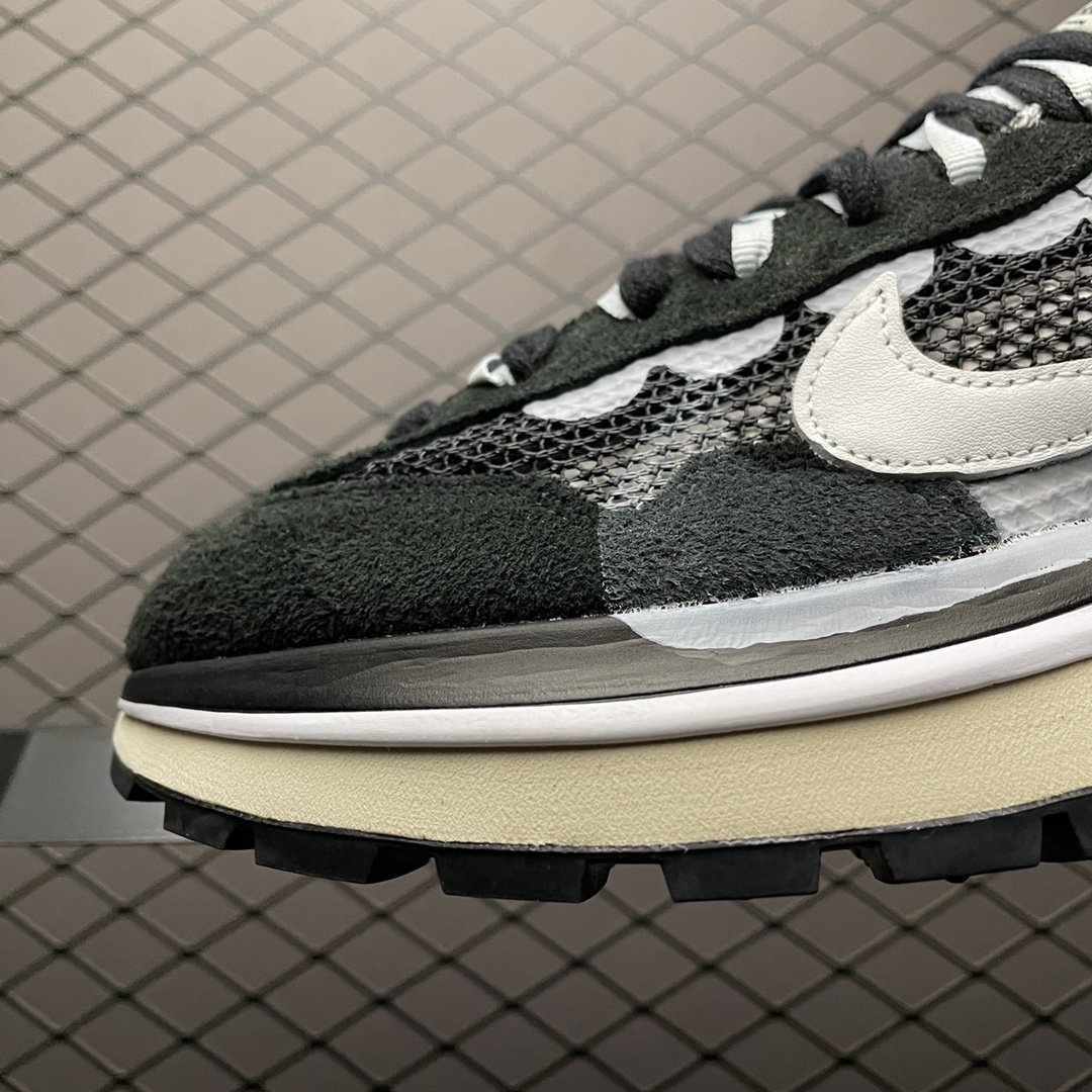 Replica Nike Shoe Sacai x Nike Vaporwaffle 3.0Black And White CV1363-00136-48