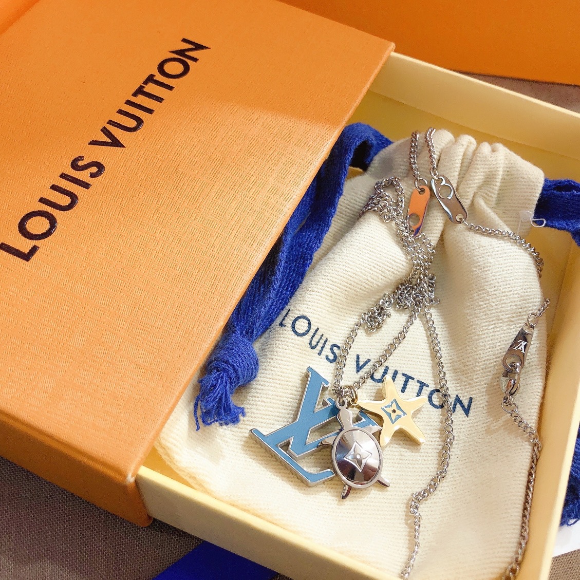 Replica LOUIS VUITTON Necklace