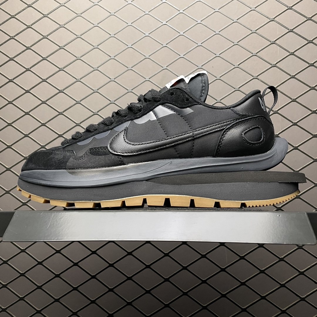 Replica Nike Shoe Sacai x Nike Vaporwaffle Nylon Black 3.0 DD1875-00136-46